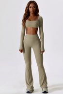 Conjunto Fitness Feminino com Legging Flare e Top Cropped